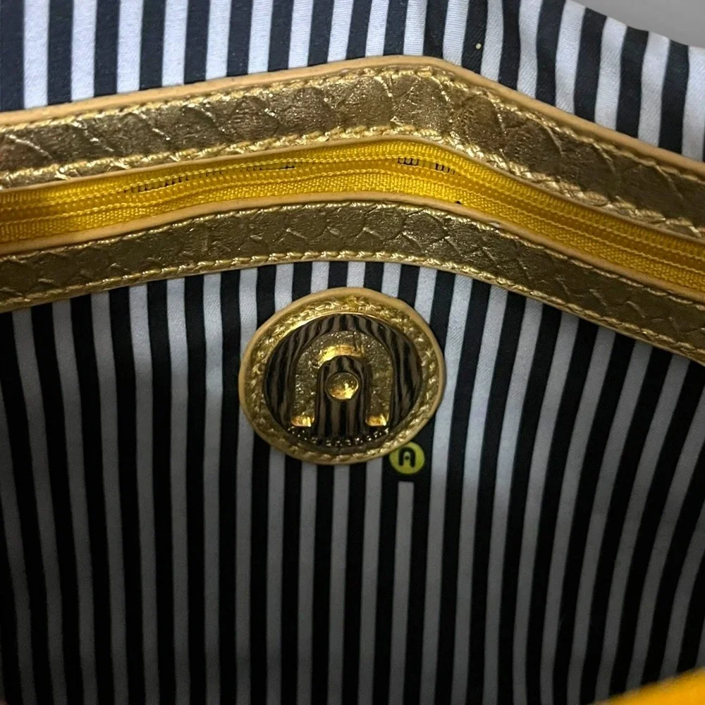 NILA ANTHONY Metallic Gold Large Clutch With Detachable‎ Strap | EUC